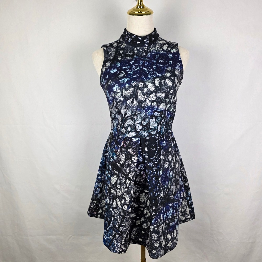 Hunter Bell NY Blue White Abstract Print Cutout Back Fit‎ Flare Dress Size 0